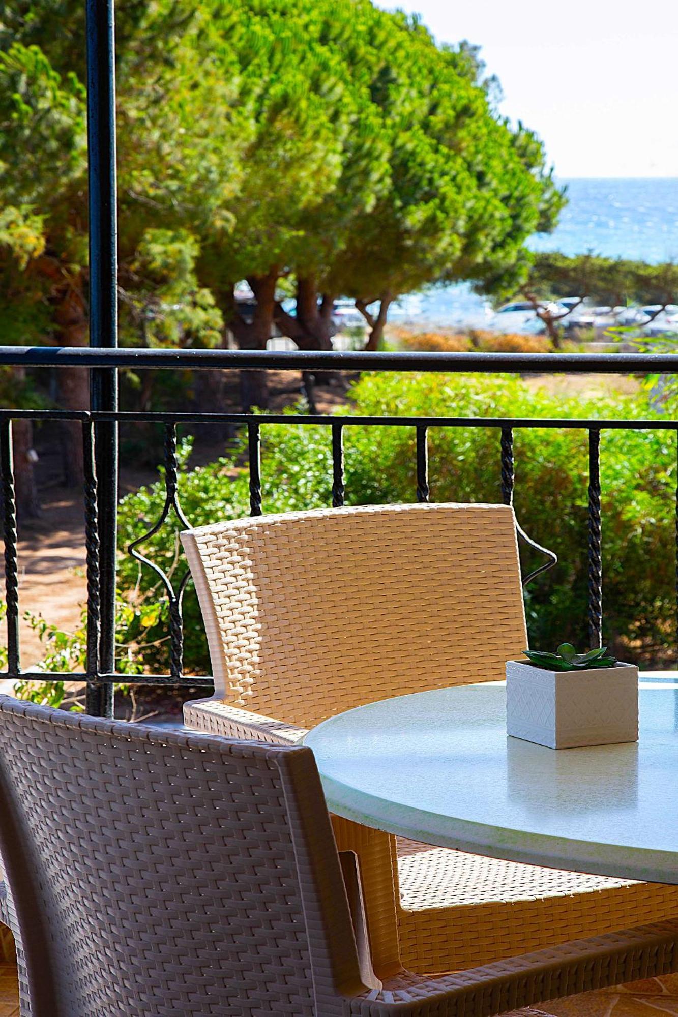 Romanos Beach Villas מראה חיצוני תמונה