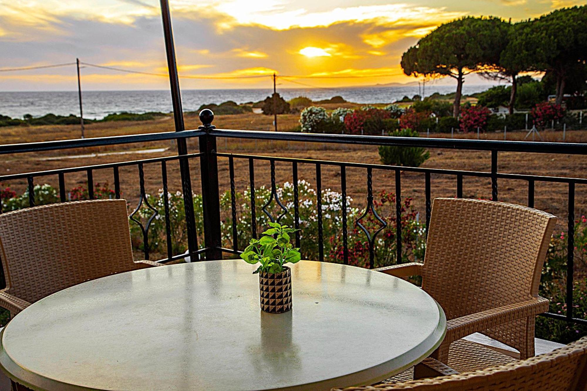 Romanos Beach Villas מראה חיצוני תמונה