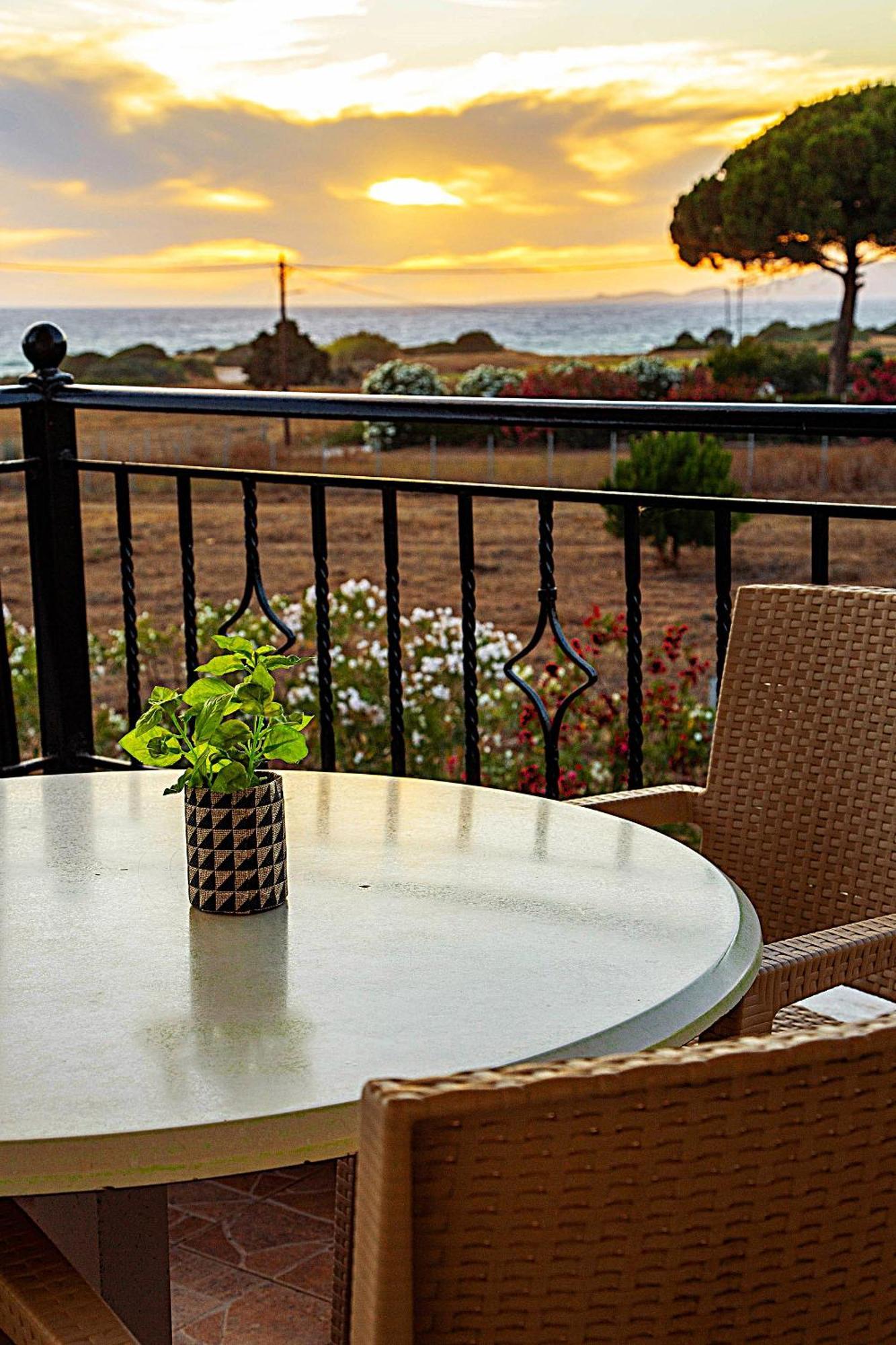 Romanos Beach Villas מראה חיצוני תמונה