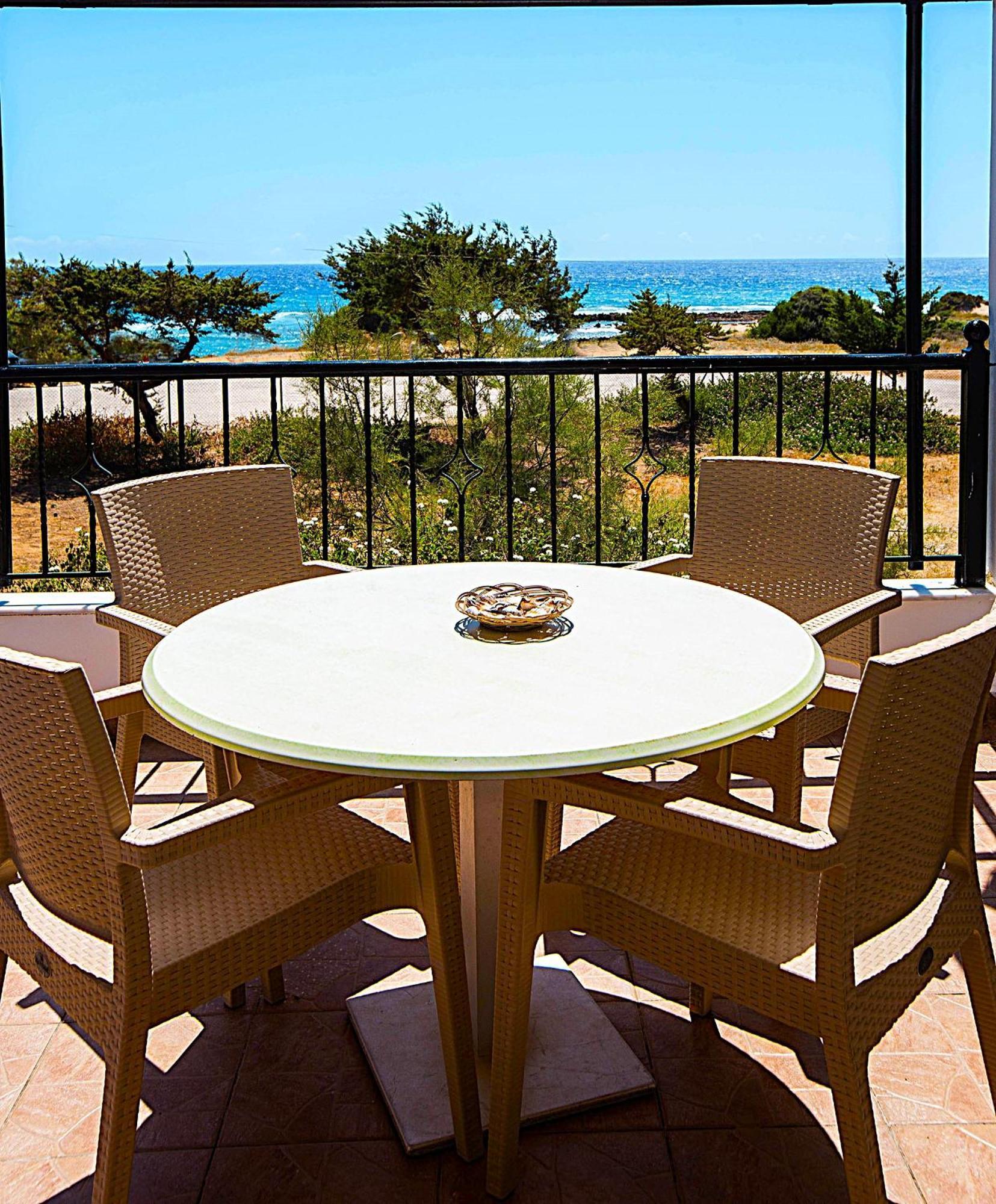 Romanos Beach Villas מראה חיצוני תמונה