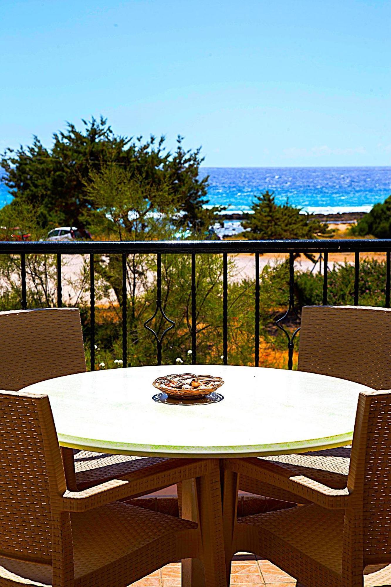 Romanos Beach Villas מראה חיצוני תמונה