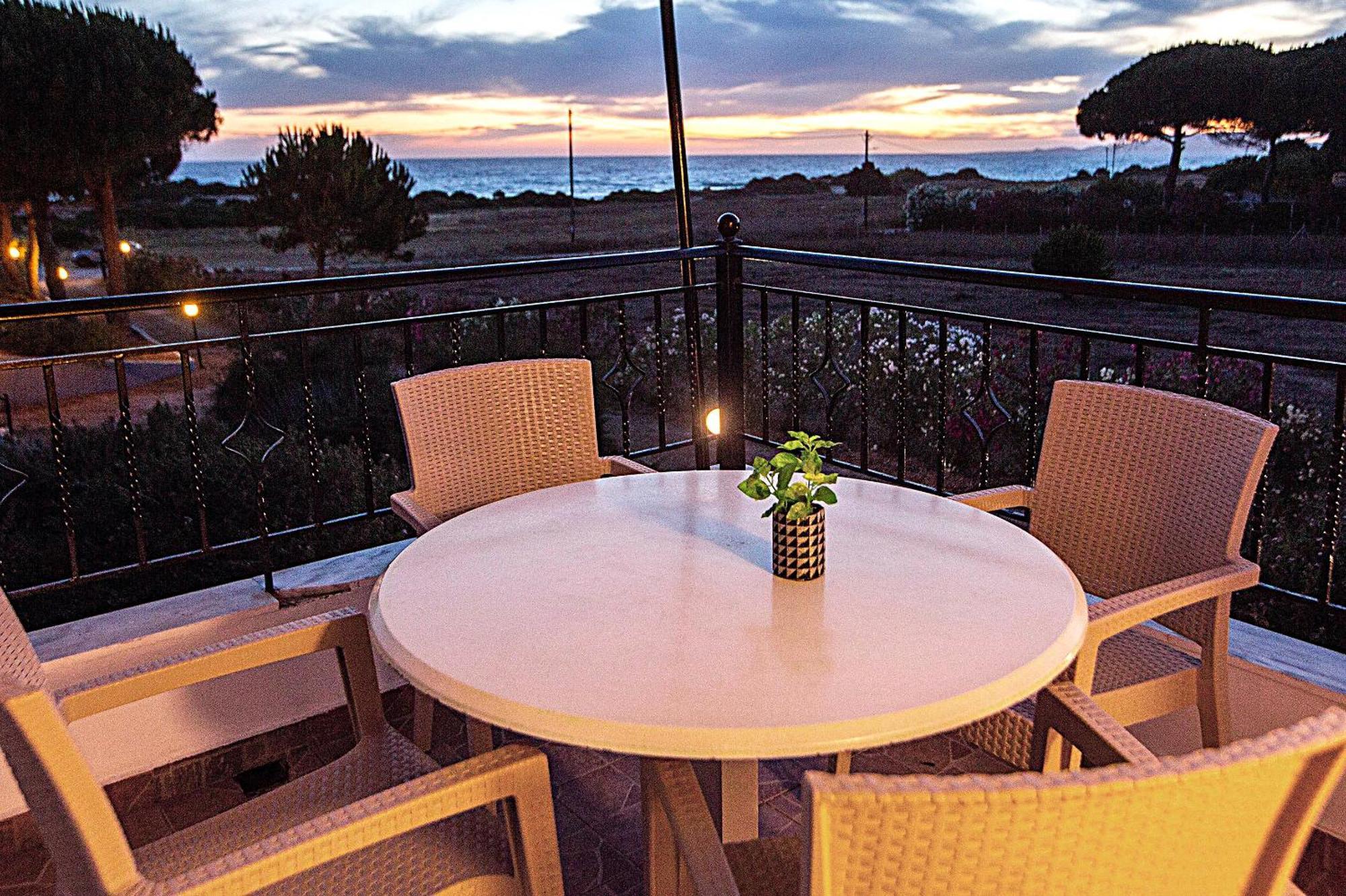 Romanos Beach Villas מראה חיצוני תמונה