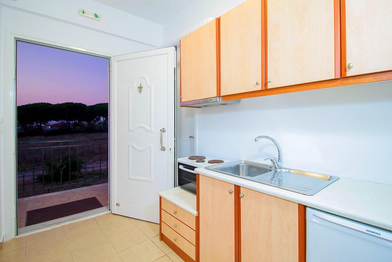 Romanos Beach Villas מראה חיצוני תמונה