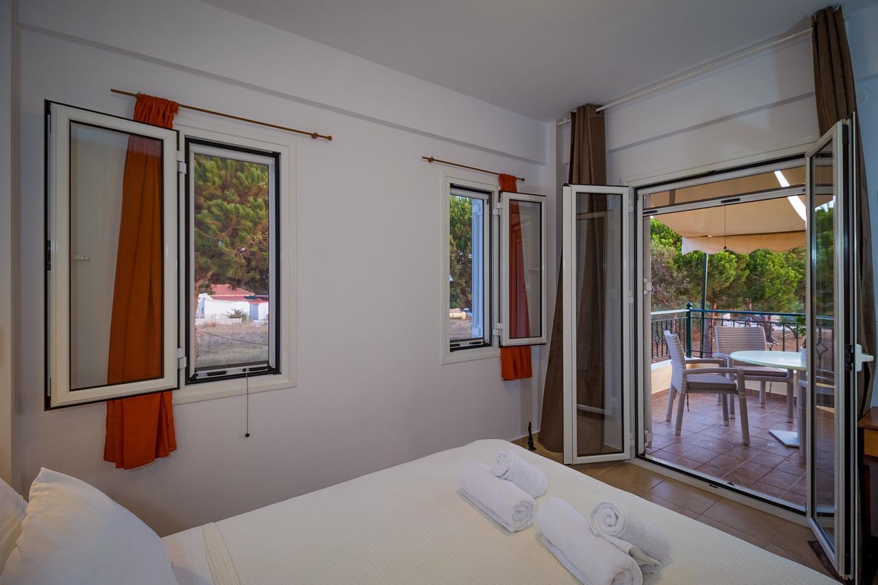 Romanos Beach Villas מראה חיצוני תמונה