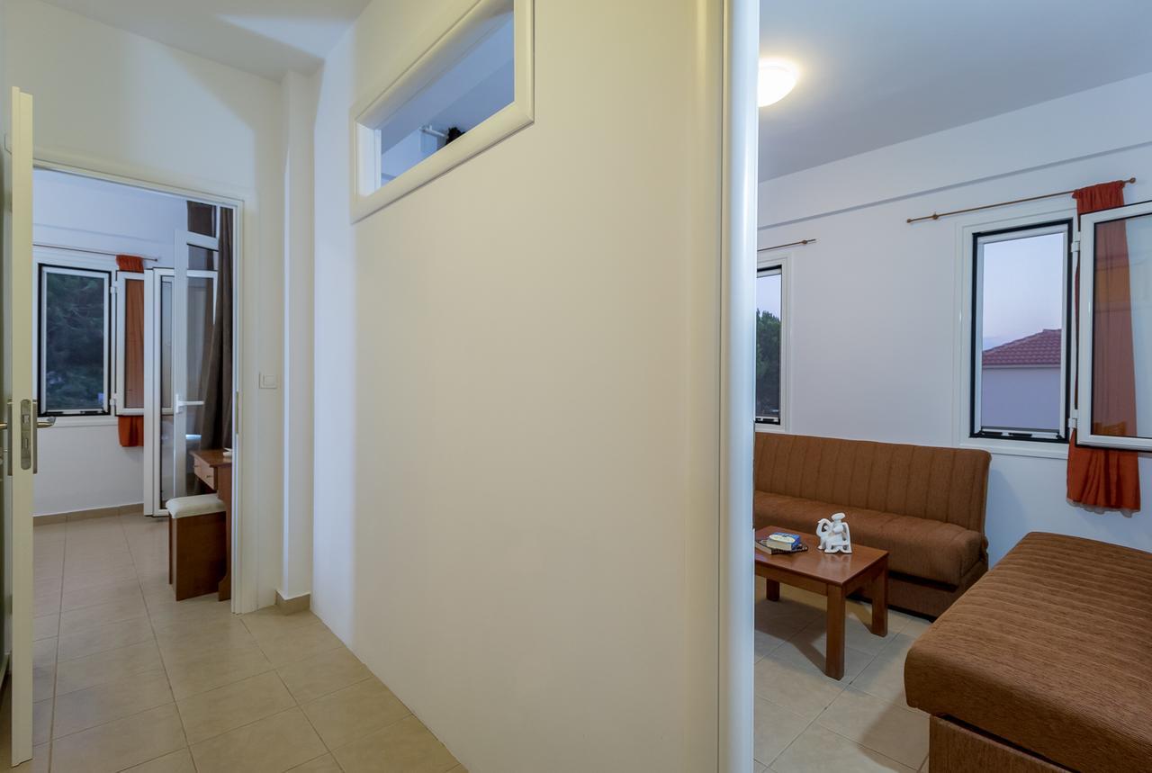 Romanos Beach Villas מראה חיצוני תמונה