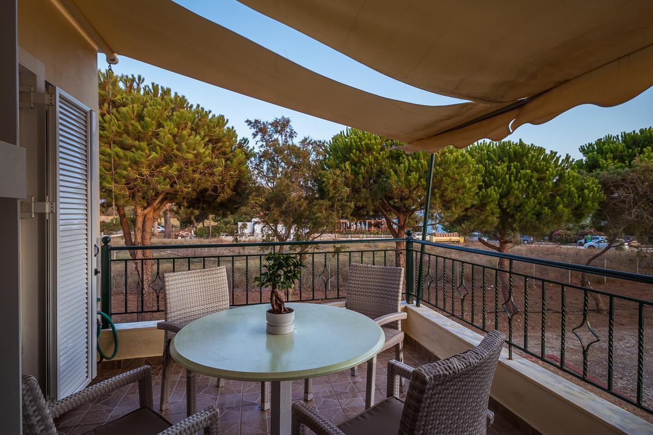 Romanos Beach Villas מראה חיצוני תמונה