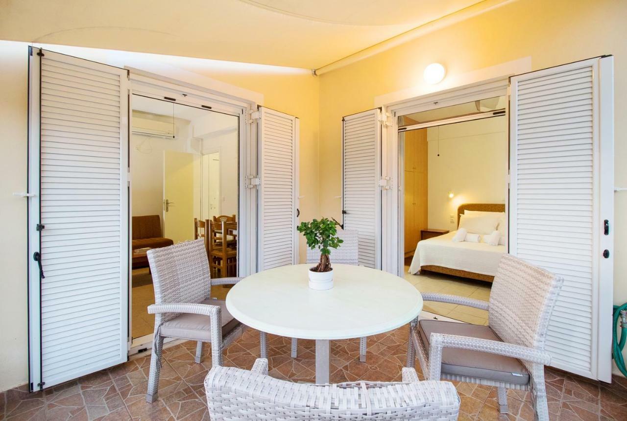 Romanos Beach Villas מראה חיצוני תמונה