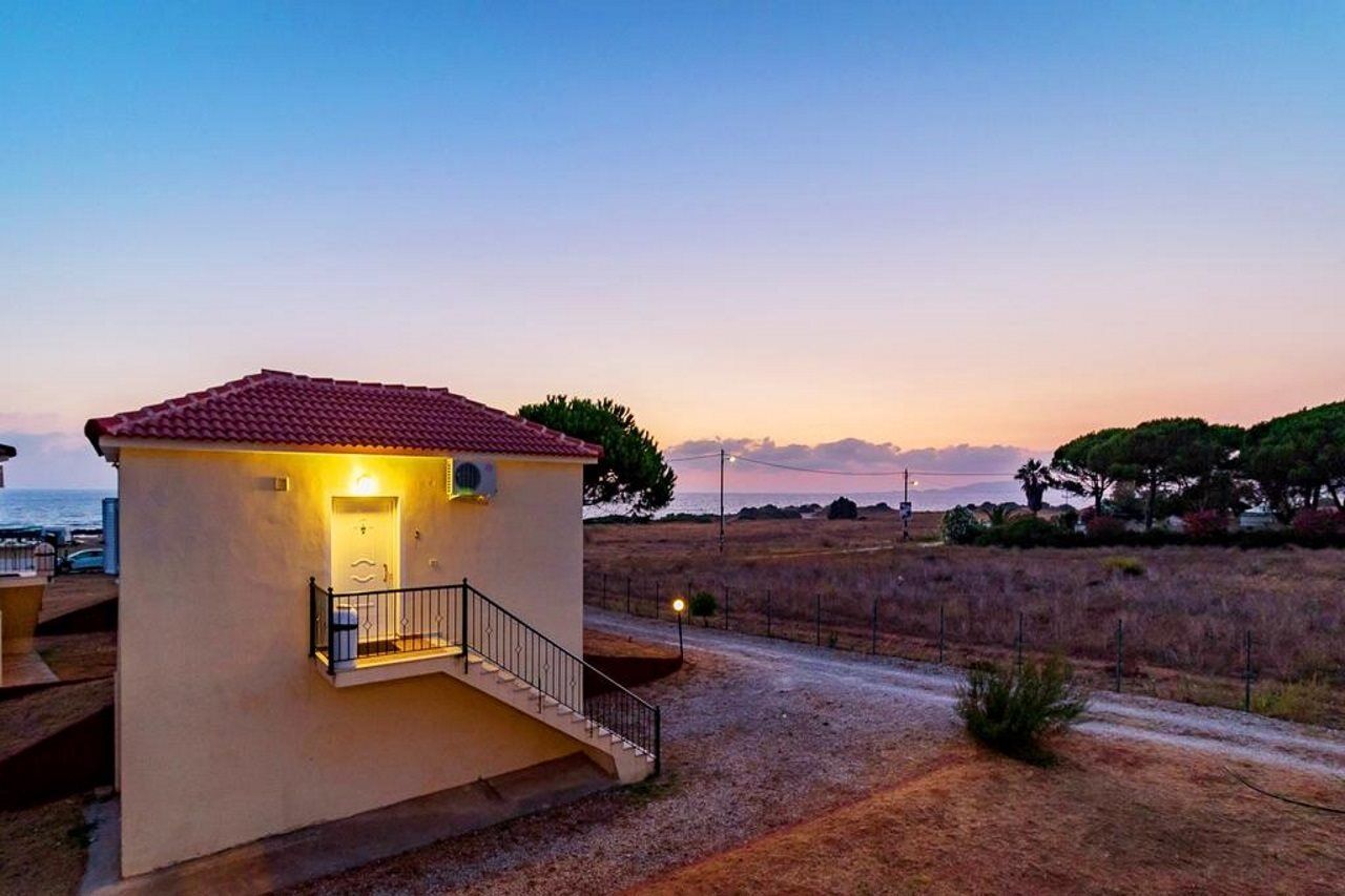 Romanos Beach Villas מראה חיצוני תמונה